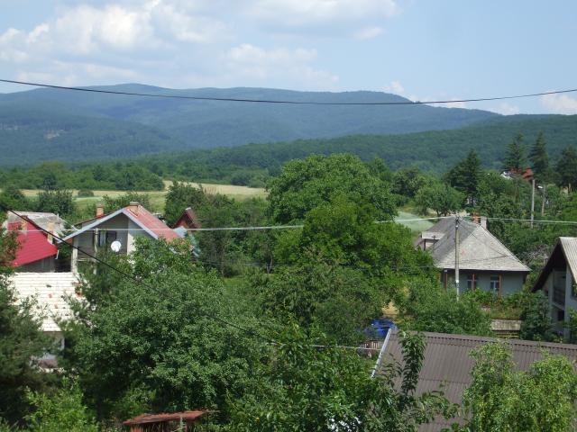36 Koňuš v pozadí panoráma Vihorlatských vrchov
