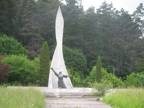 09 Pamätník