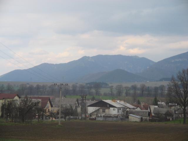 02 Mošovce - v pozadí Veľká Fatra