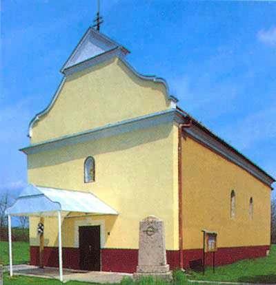 03 Rímskokatolícky kostol Nanebovzatia Panny Márie 