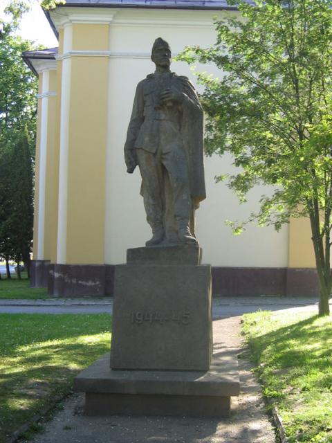 09 V obci - pamätník SNP