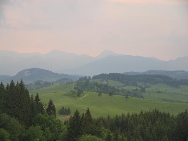 14 Pohľad na Oravu, v pozadí Malá Fatra s Veľkým Rozsutcom