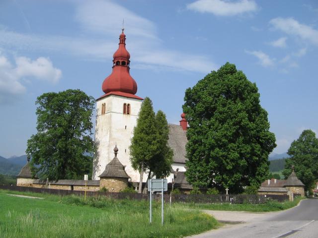 04 Kostol rímsko-katolícky renesančný zo začiatku 16. storočia s barokovým opevnením