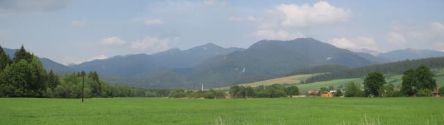 05 Panoráma Liptovské Matiašovce - vľavo Sivý vrch 1805 m n. m. vpravo Liptovské kopy
