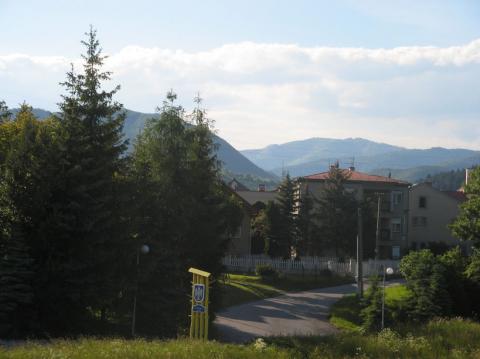 14 V obci obklopenej zeleňou