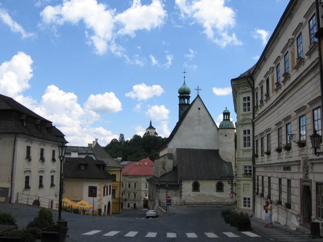 09 Nový zámok v pozadí