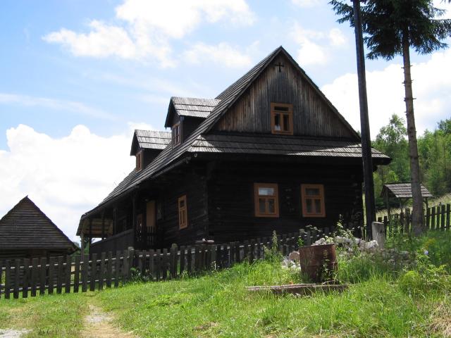 16 Zlatno - rodinné domy 