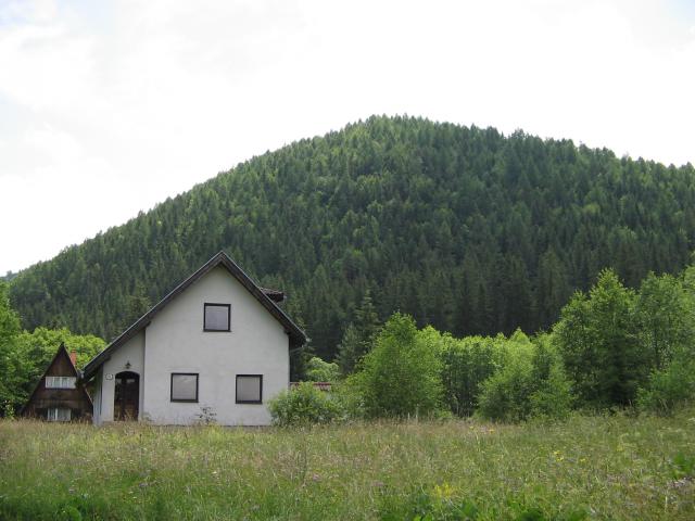 18 Zlatno - rodinné domy