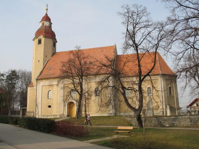 03 Farský kostol v Suchej nad Parnou