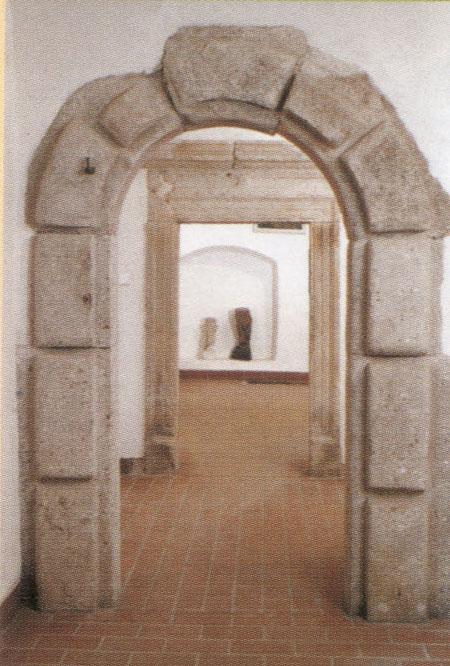 08 Kamenný portál z 16. storočia