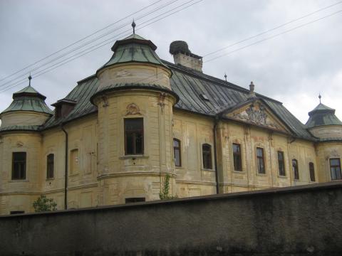 13 Kaštieľ barokový s rokokovými detailami