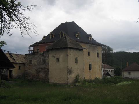 15 Kaštieľ goticko-renesančný opevnený