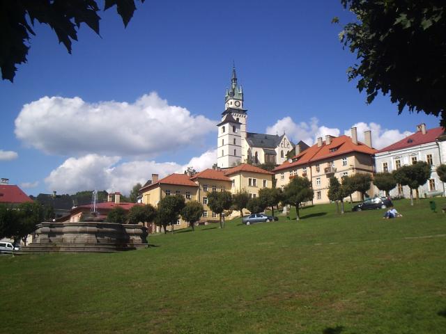 01 Námestie s barokovou fontánou