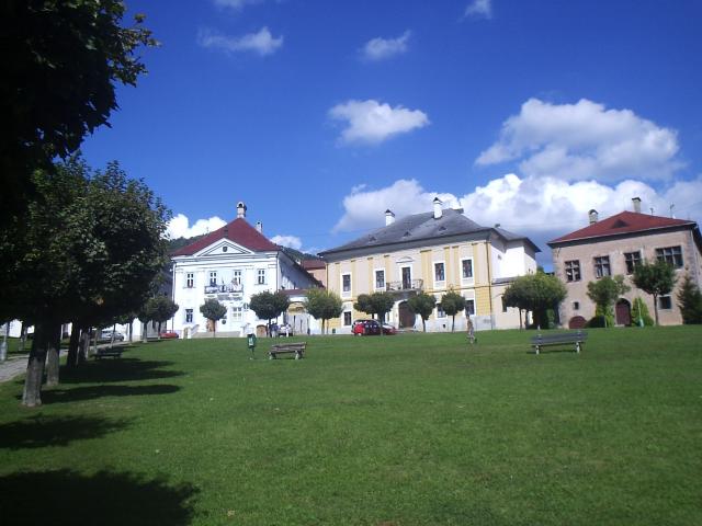09 Domy na námestí