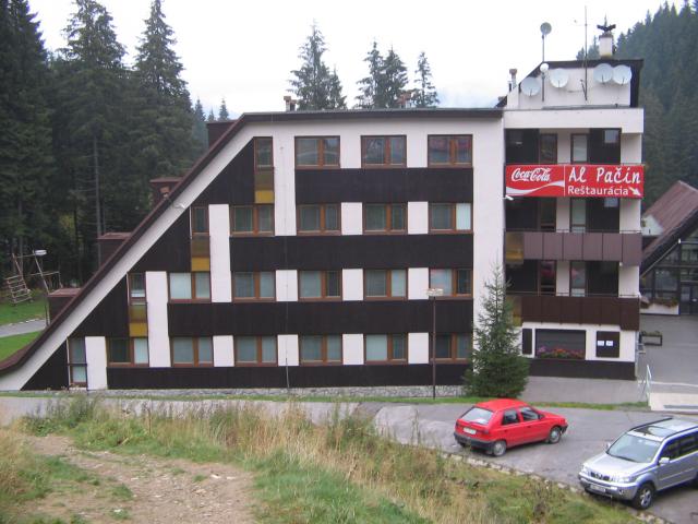 31 Záhradky, Hotel SKI 