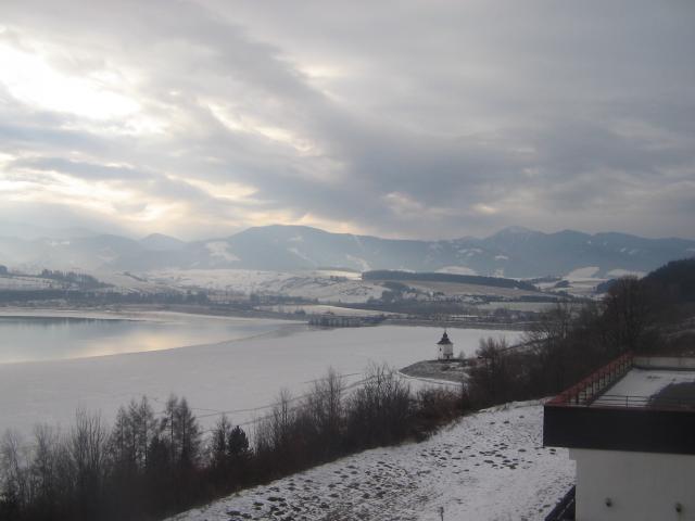 03 Havránok, prístav, pozadí Veľká Fatra