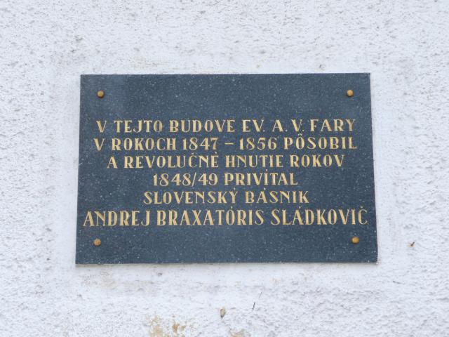 19 Pamätná tabuľa na budove fary