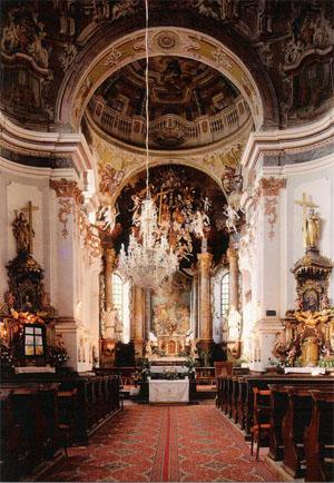 03 Interiér Piaristického kostola Najsvätejšej Trojice