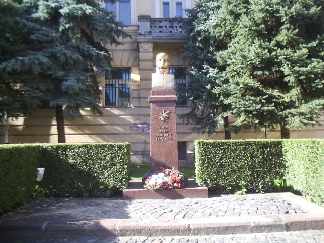 50 Pomník Jozefa Dekreta Matejovie