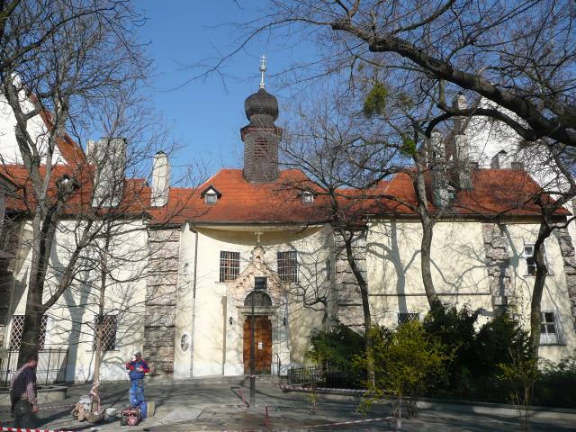 19 Kostol a kláštor Notrdamiek