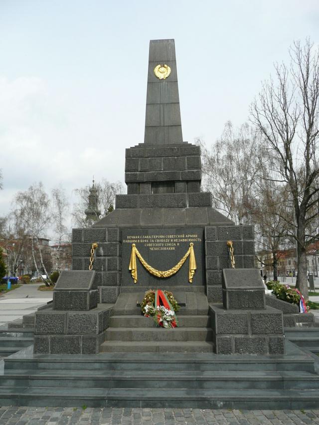 10 Pomník hrdinom Sovietskej armády