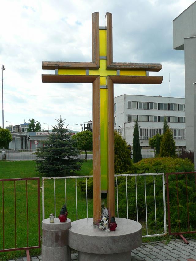 19 Kríž pri kostole Sedembolestnej Panny Márie
