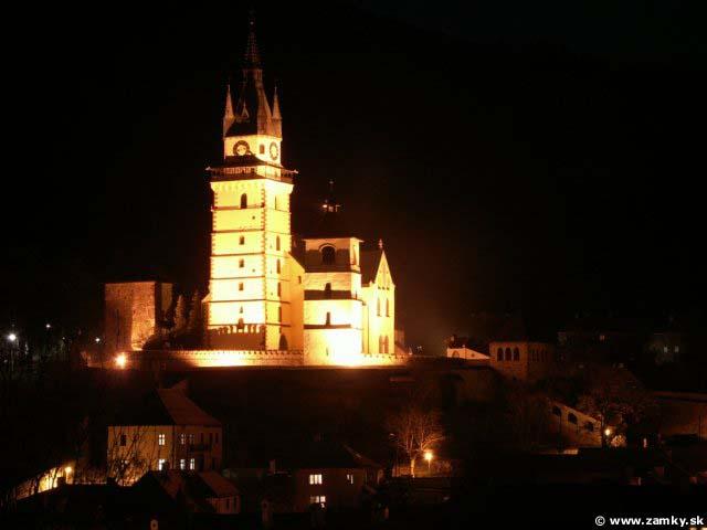 03i Mestský hrad večer