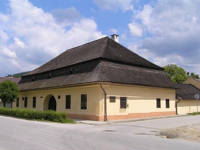 08 Prvé slovenské gymnázium 1