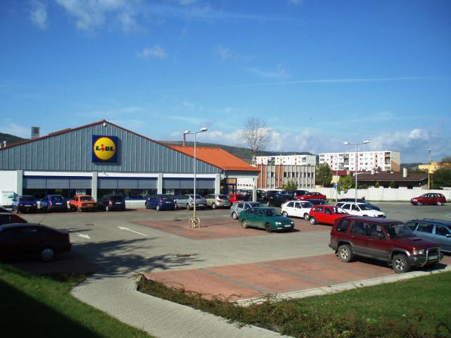 01 Pohľad na obchodné centrum
