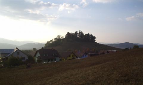 02 Pohľad na hrad Dobronivá
