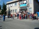 Brehy - 04 Pred obecným úradom-oslavy 725. výročia prvej písomnej zmienky z obce Brehy